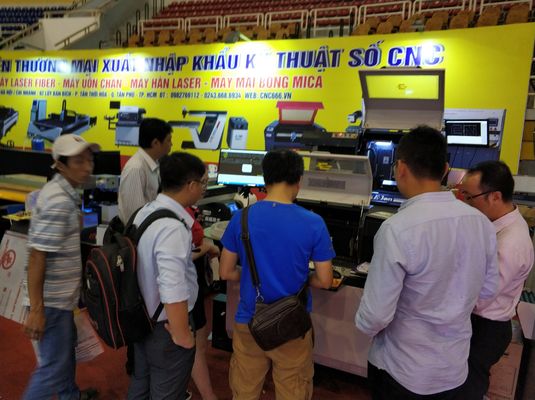 Полностью CNC-машина для изгиба каналов с помощью слотов в 2019 году